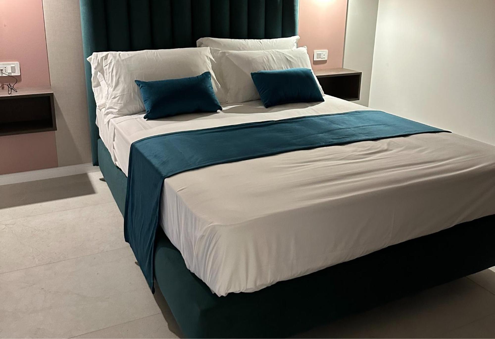 Hotiday Room Collection - Napoli Museo Suite מראה חיצוני תמונה